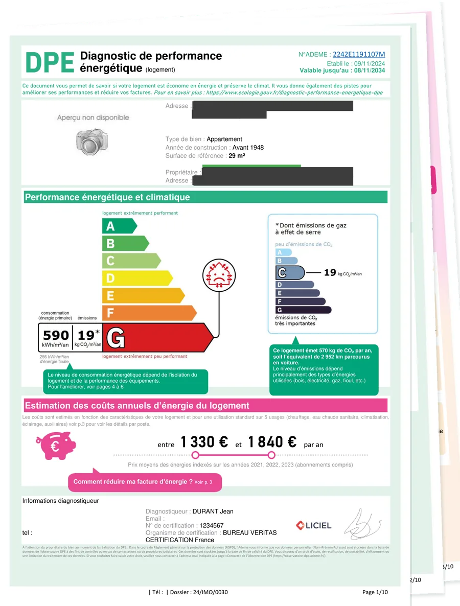 Les premières pages d'un DPE en classe G, interdit à la location, présentées en éventail, 590 kWh/m²/an