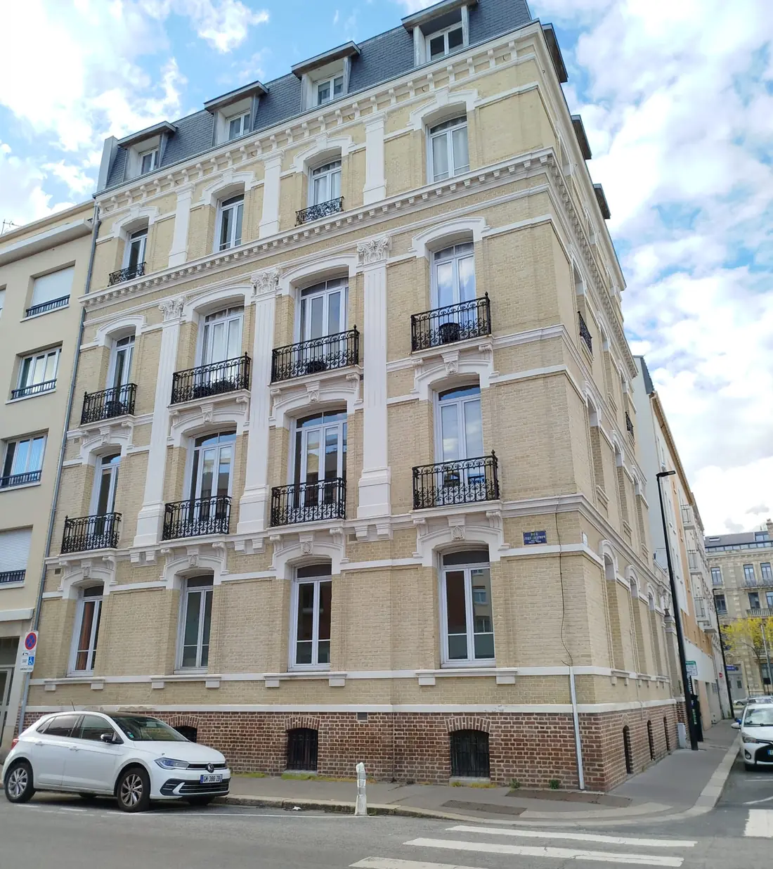 Immeuble de rapport ancien au Havre, pierre et brique, logements mis en location