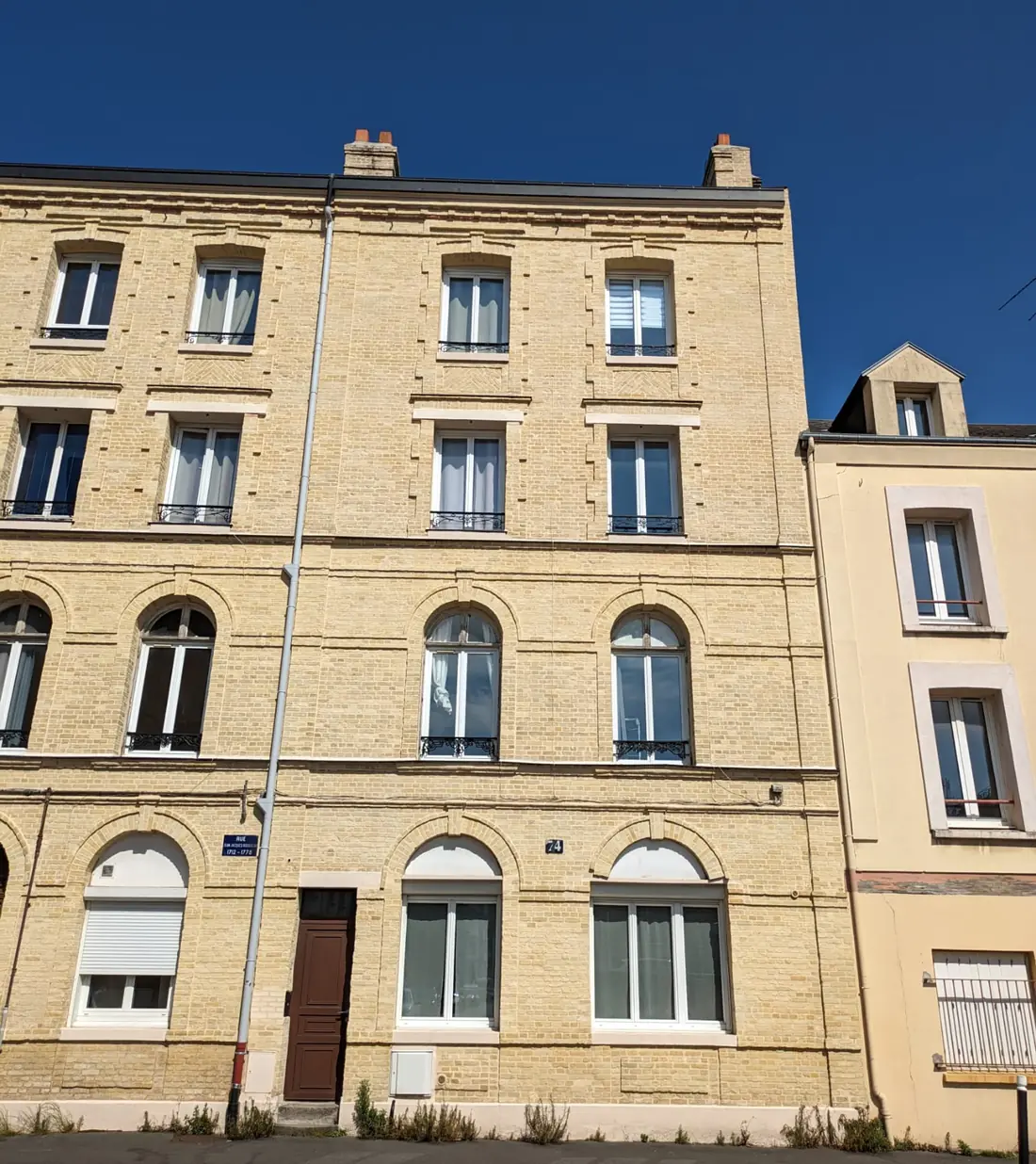 Immeuble de rapport au Havre, façade en brique blonde, logements en location